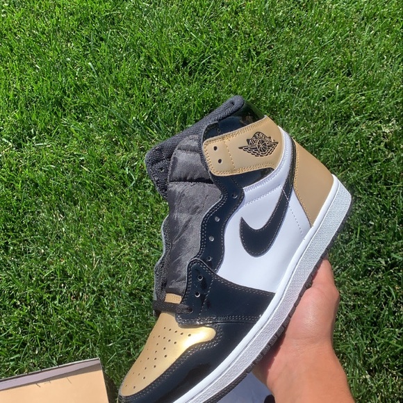 Jordan 1 Gold toe🔥 - Picture 2 of 10